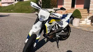 Husqvarna 701 Supermoto (2017 - 19)  (3)