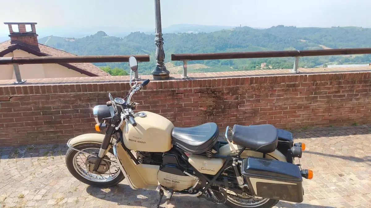 Moto Guzzi   (2)