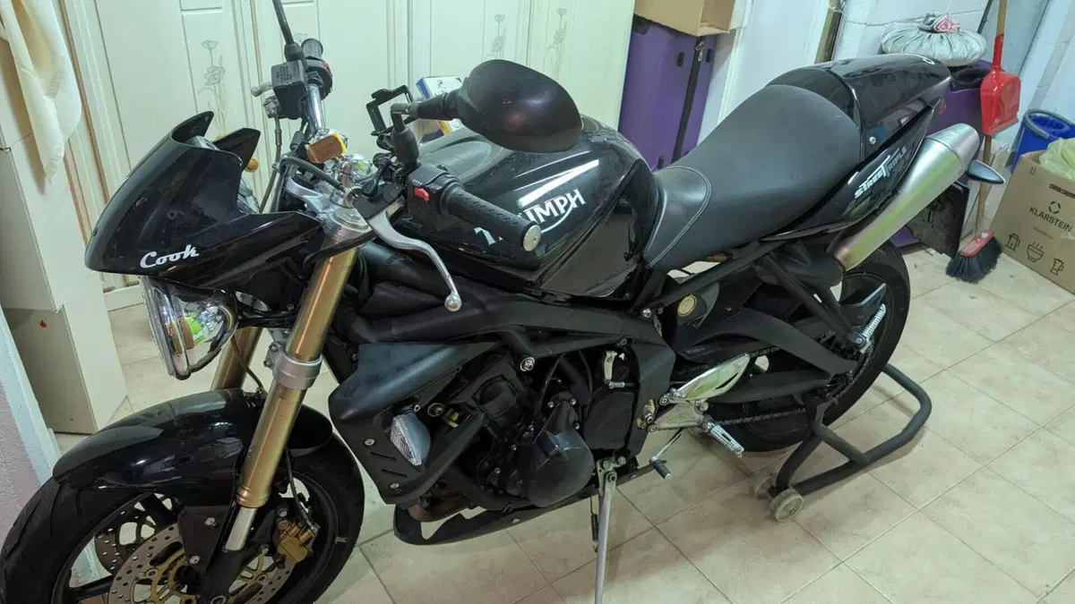 Triumph Street Triple (2007 - 12)  (2)