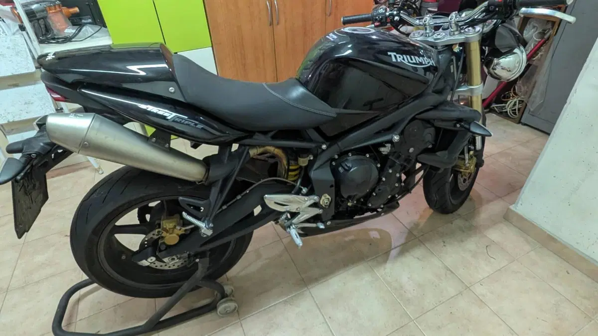 Triumph Street Triple (2007 - 12)  (3)