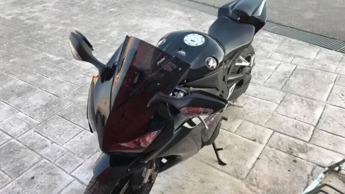 Honda CBR 1000 RR Fireblade (2012 - 16)  (2)