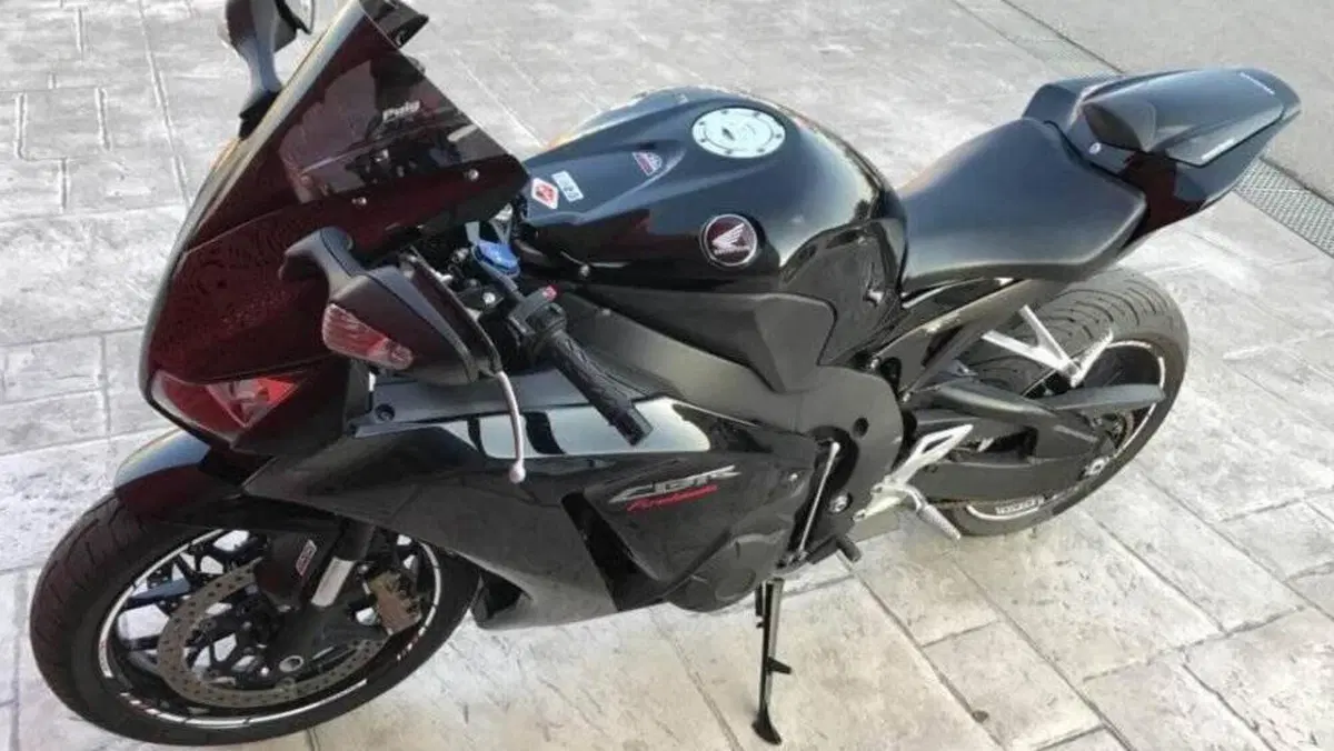 Honda CBR 1000 RR Fireblade (2012 - 16)  (4)
