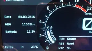 KTM 890 Adventure (2021)  (6)