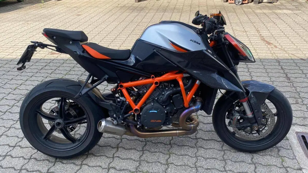 KTM 1290 Super Duke R (2022 - 23)  (3)