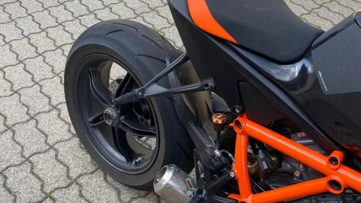 KTM 1290 Super Duke R (2022 - 23)  (6)