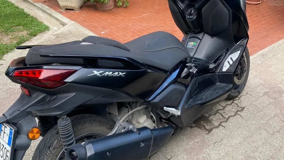 Yamaha X-Max 300 Tech Max (2021 - 24)  (2)