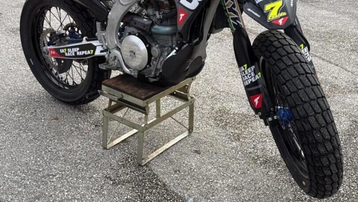 Yamaha YZ 450 F (2022)  (2)
