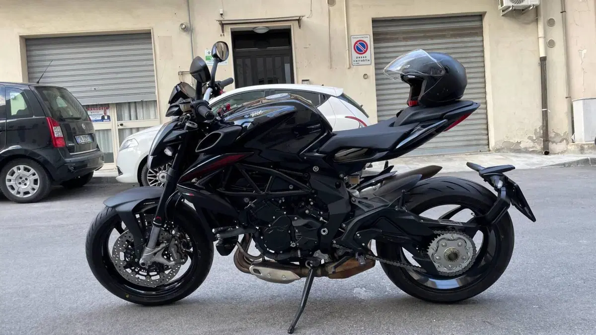 MV Agusta Brutale 800 R (2023 - 25)  (2)