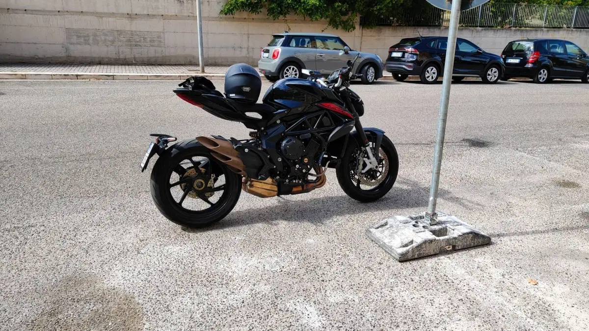 MV Agusta Brutale 800 R (2023 - 25)  (5)