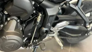 Triumph Trident 660 Triple Tribute Edition (2024)  (8)