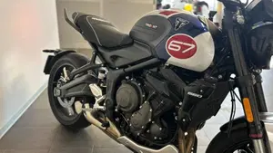 Triumph Trident 660 Triple Tribute Edition (2024)  (10)