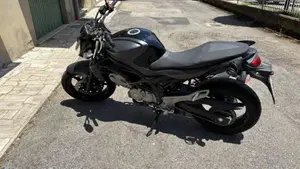 Suzuki Gladius 650 SFV (2009 - 15)  (3)