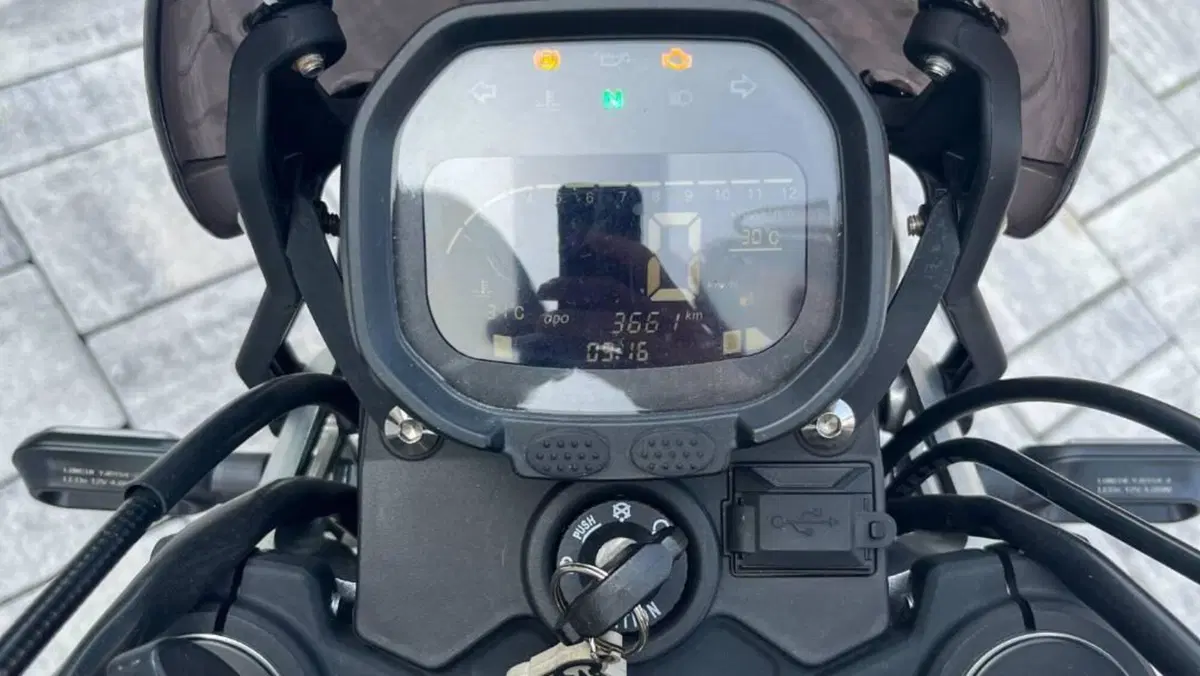 Voge Trofeo 300ACX Scrambler (2021 - 26)  (4)