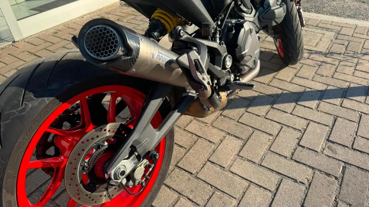 Ducati Monster 937 + (2021 - 25)  (5)