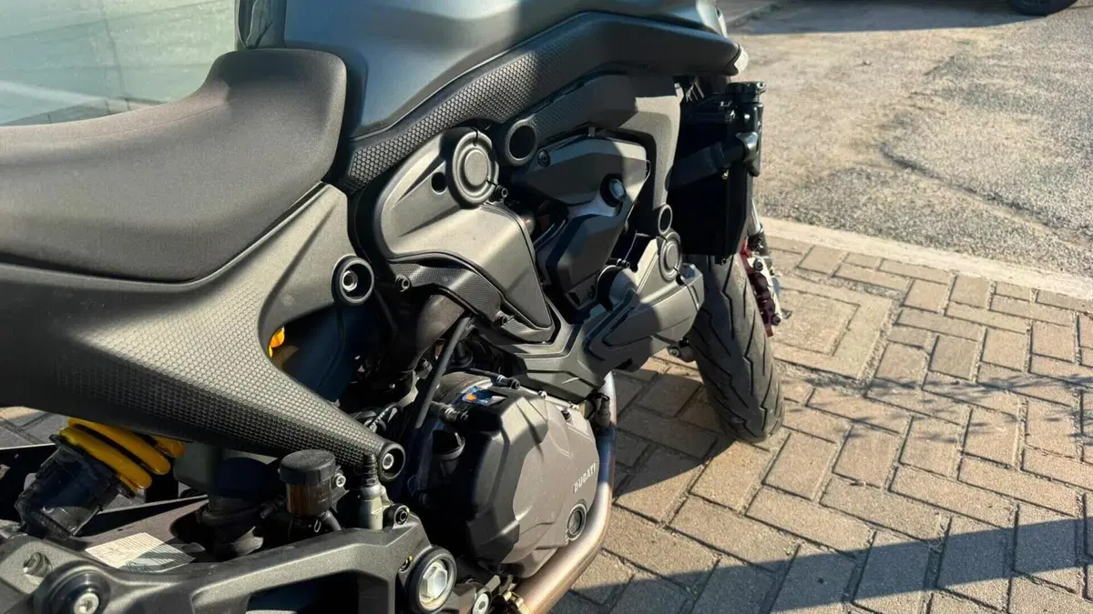 Ducati Monster 937 + (2021 - 25)  (11)