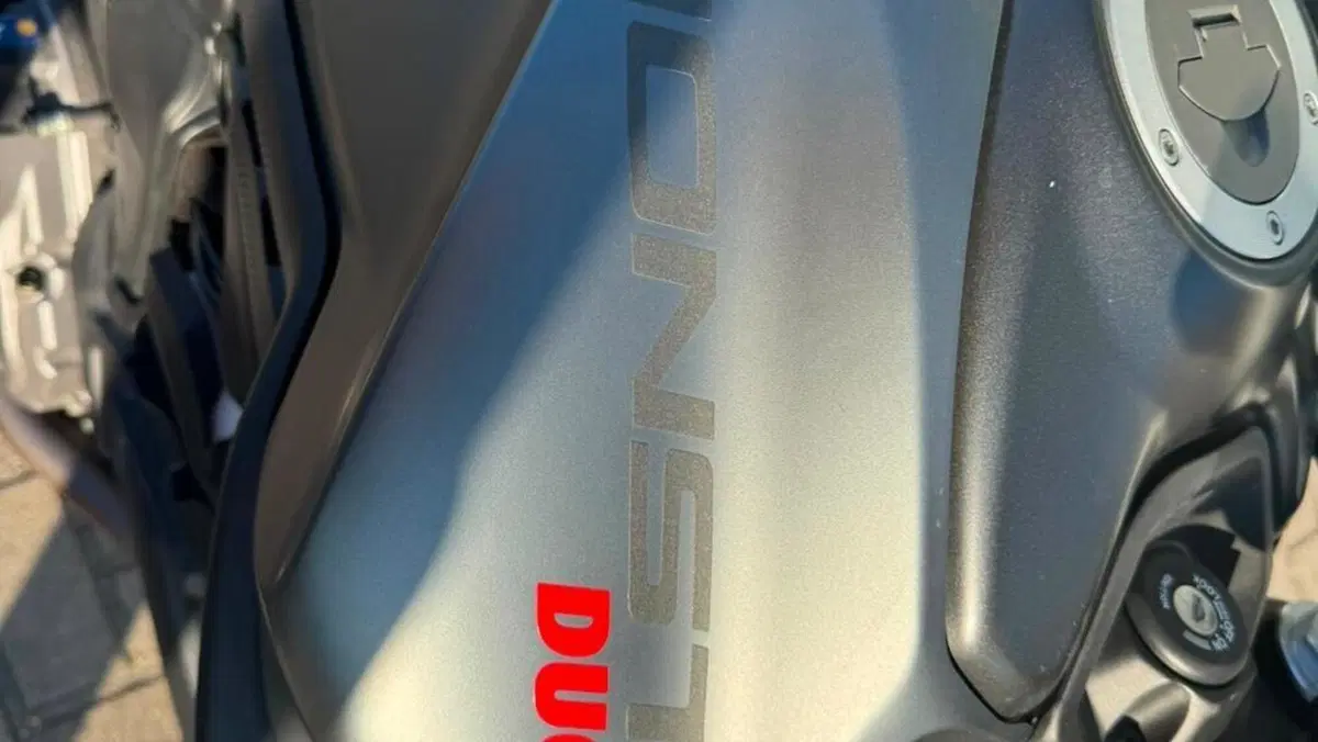 Ducati Monster 937 + (2021 - 25)  (12)