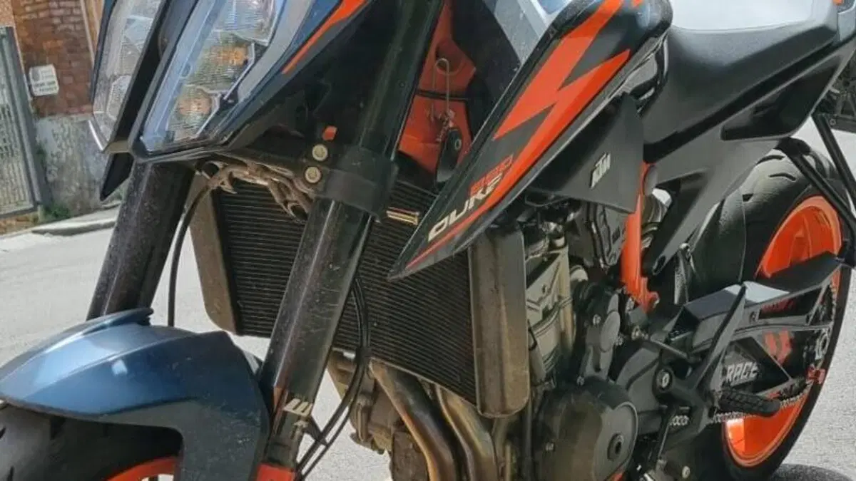 KTM 890 Duke R (2021 - 23)  (2)