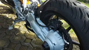 Moto Guzzi V100 Mandello S (2022 - 24)  (3)