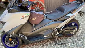 Yamaha T-Max 560 Tech Max (2020)  (3)