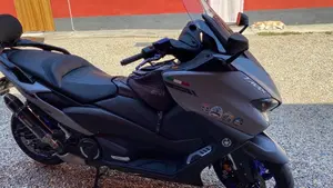 Yamaha T-Max 560 Tech Max (2020)  (4)