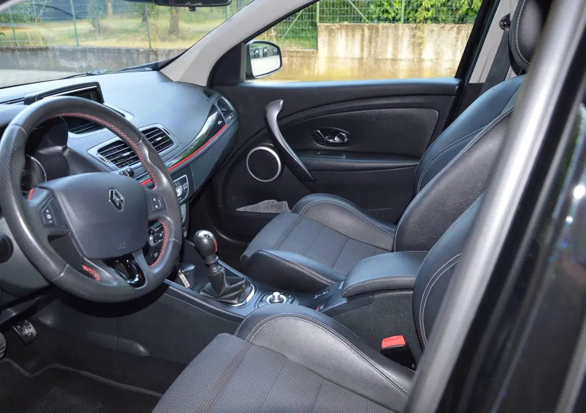 Renault Mégane 1.5 dCi 110CV EDC GT Line (10)