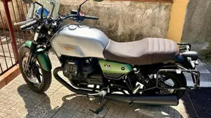 Moto Guzzi V7 Stone Centenario (2021 - 22) 