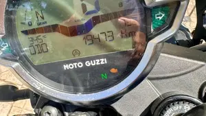 Moto Guzzi V7 Stone Centenario (2021 - 22)  (3)