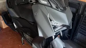 Yamaha X-Max 300 (2025 - 26)  (2)
