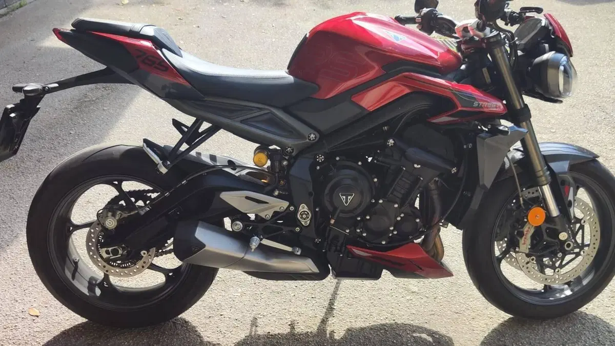 Triumph Street Triple 765 RS (2023 - 26)  (2)