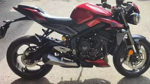 Triumph Street Triple 765 RS (2023 - 26)  (2)