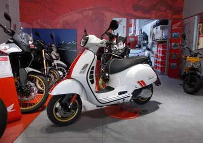 Vespa GTS 300 Super Racing Sixties Hpe (2021 - 22) - Annuncio 10048638