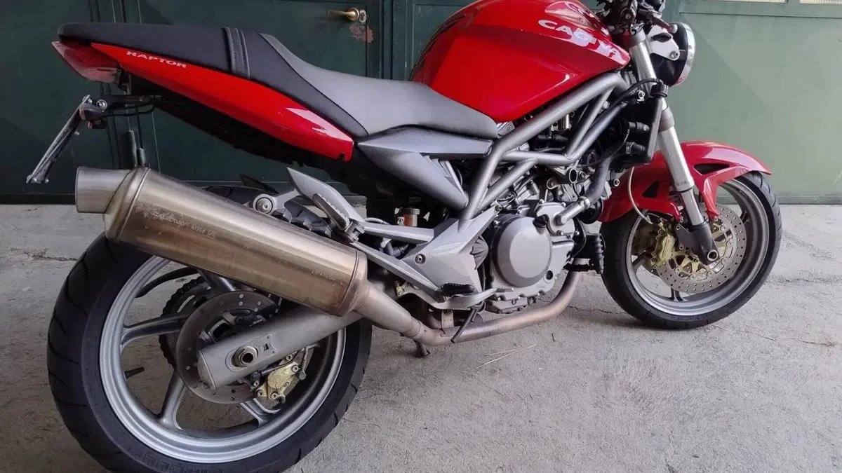Cagiva Raptor 650 (2005 - 07)  (11)
