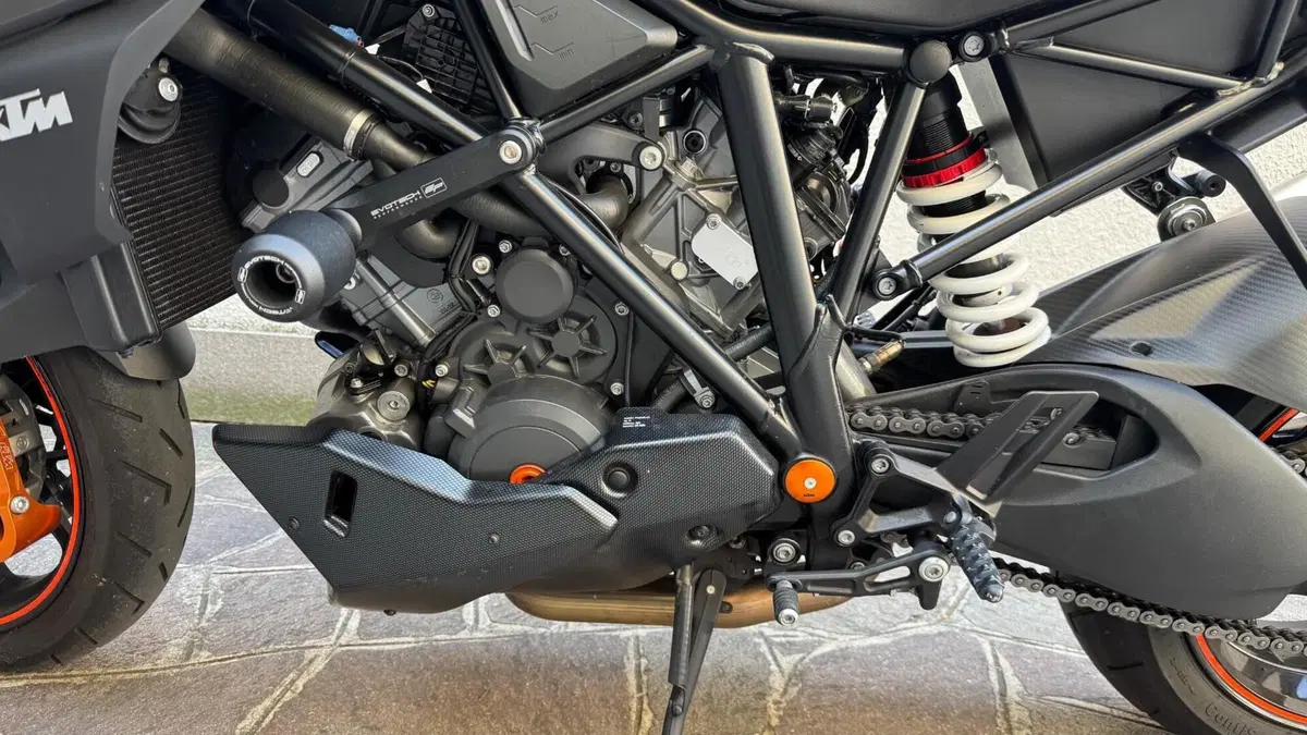 KTM 1290 Super Duke R ABS (2017 - 18)  (2)