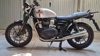 Triumph Street Twin 900 (2016) usata