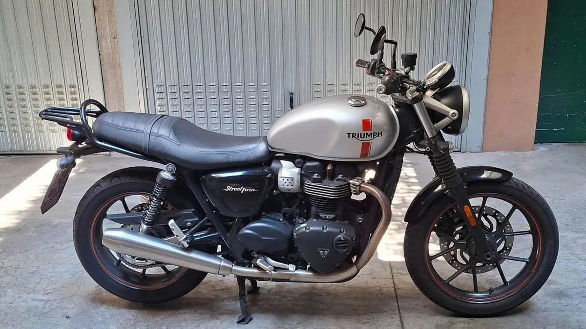 Triumph Street Twin 900 (2016)  (4)