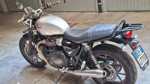 Triumph Street Twin 900 (2016)  (5)