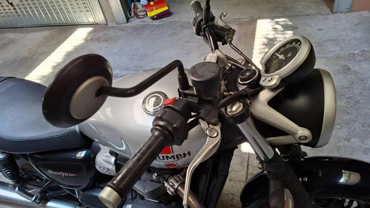 Triumph Street Twin 900 (2016)  (6)