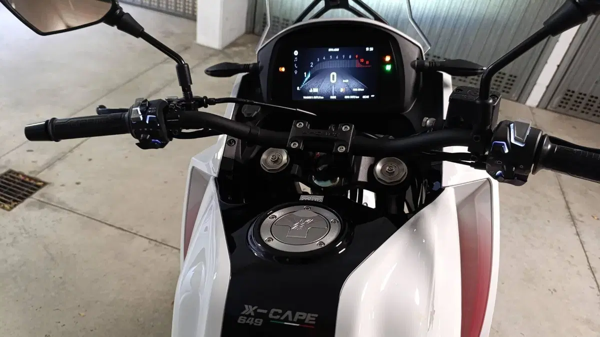 Moto Morini X-Cape 650 (2021 - 26)  (12)