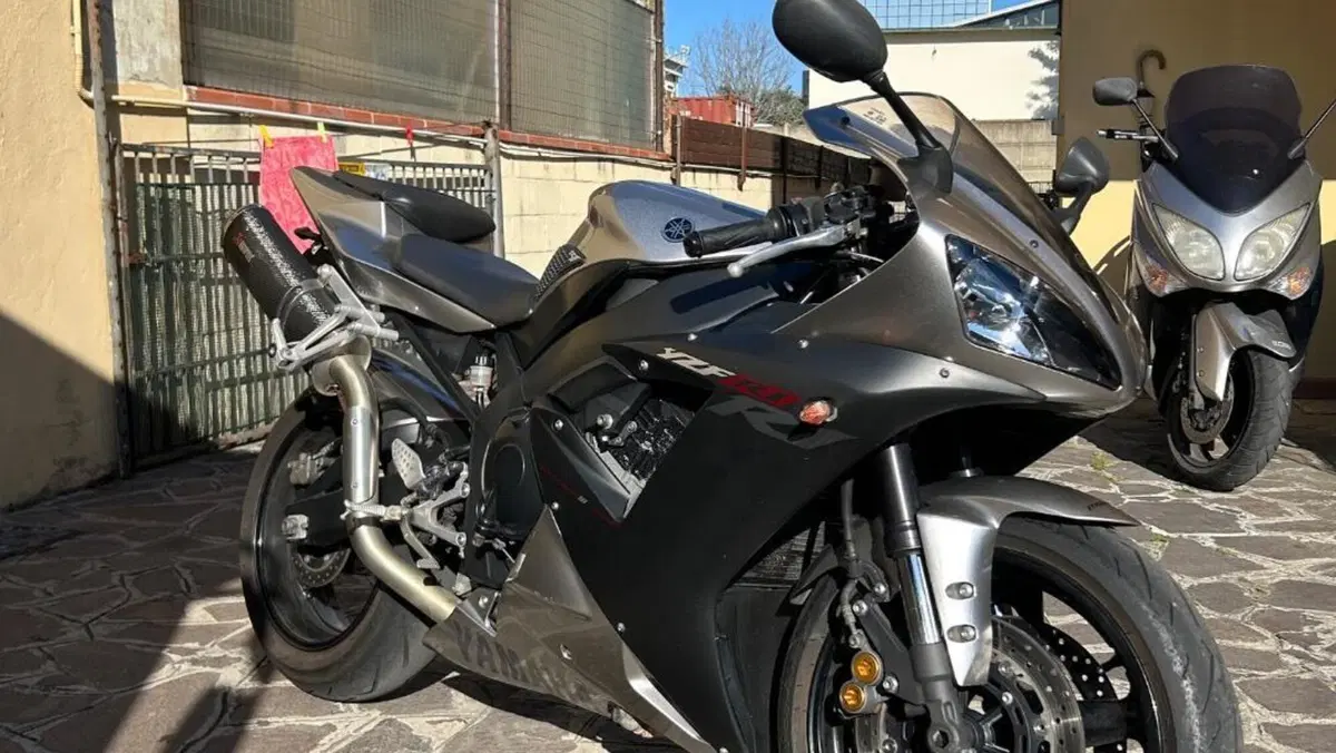 Yamaha YZF R1 (2002 - 03) 
