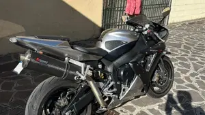 Yamaha YZF R1 (2002 - 03)  (2)