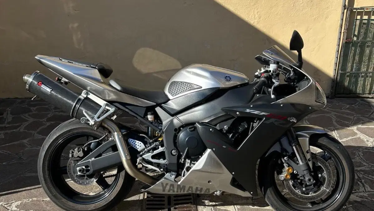 Yamaha YZF R1 (2002 - 03)  (3)