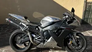 Yamaha YZF R1 (2002 - 03)  (3)