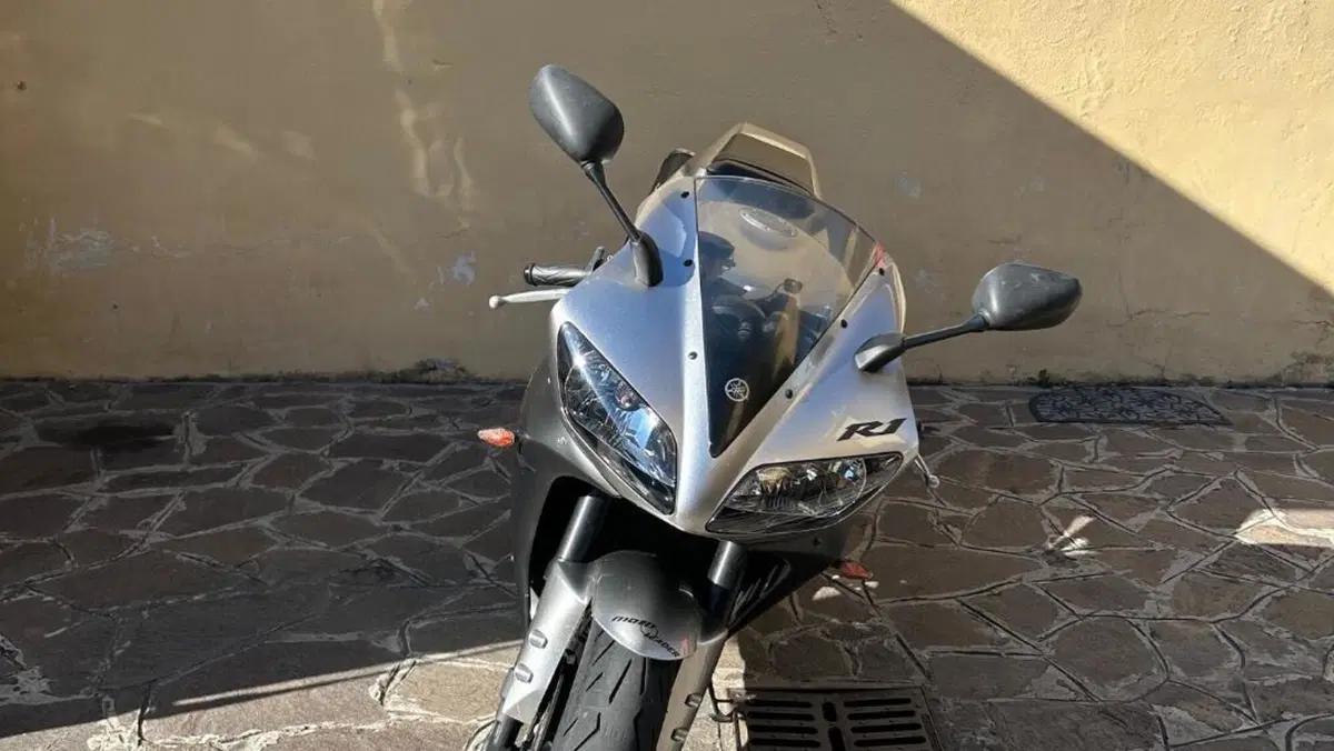 Yamaha YZF R1 (2002 - 03)  (5)