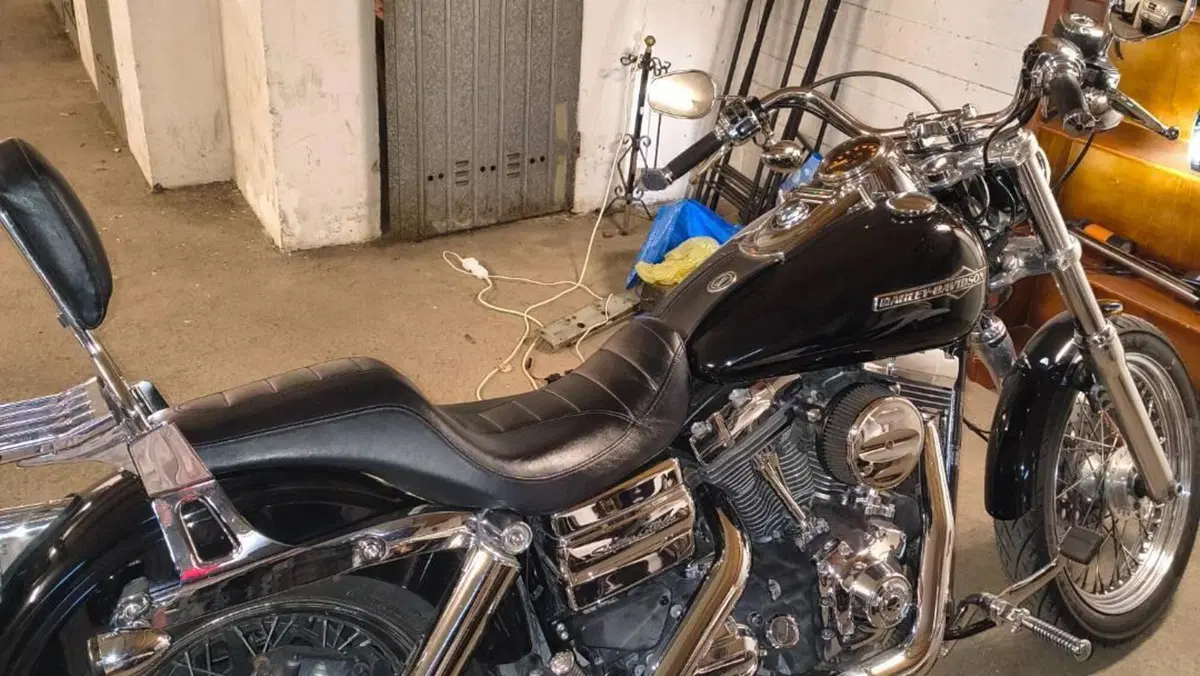 Harley-Davidson 1584 Super Glide Custom (2008 - 13) - FXDC 