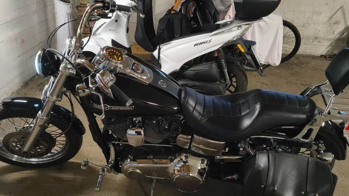 Harley-Davidson 1584 Super Glide Custom (2008 - 13) - FXDC  (3)