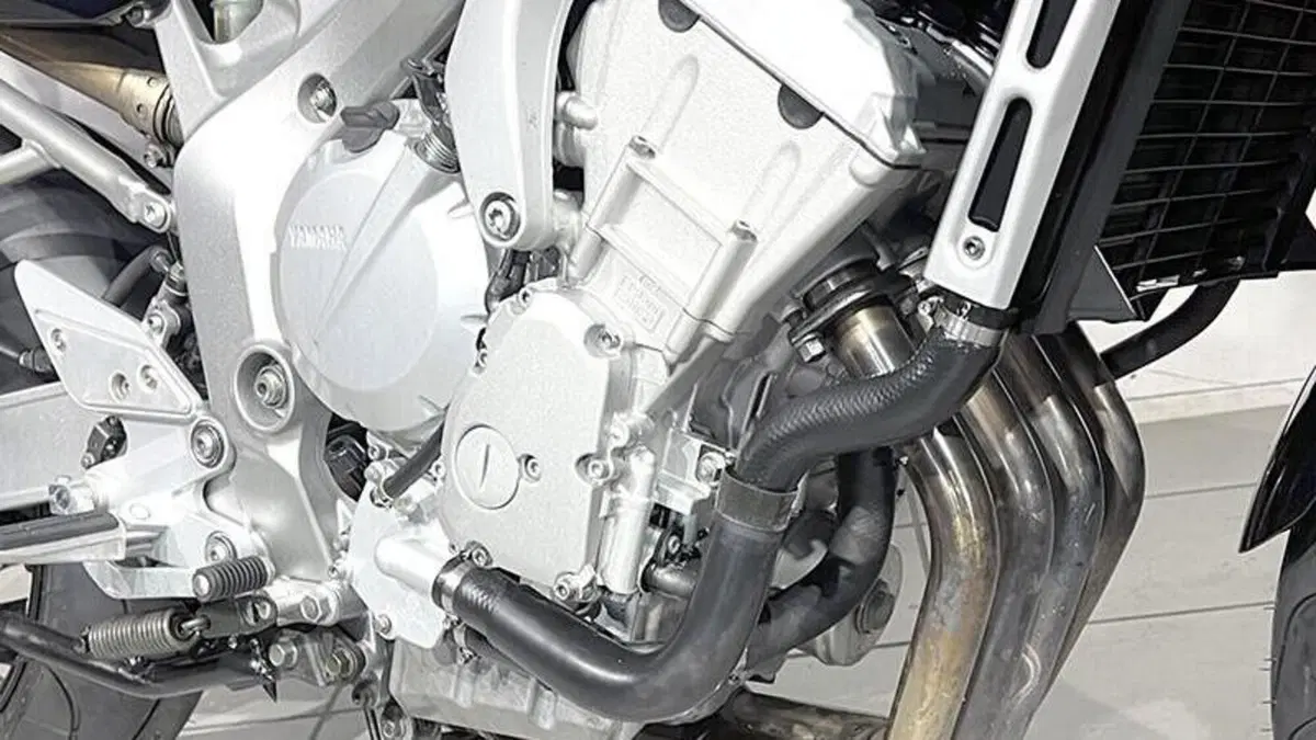 Yamaha FZ6 Fazer (2004 - 07)  (4)
