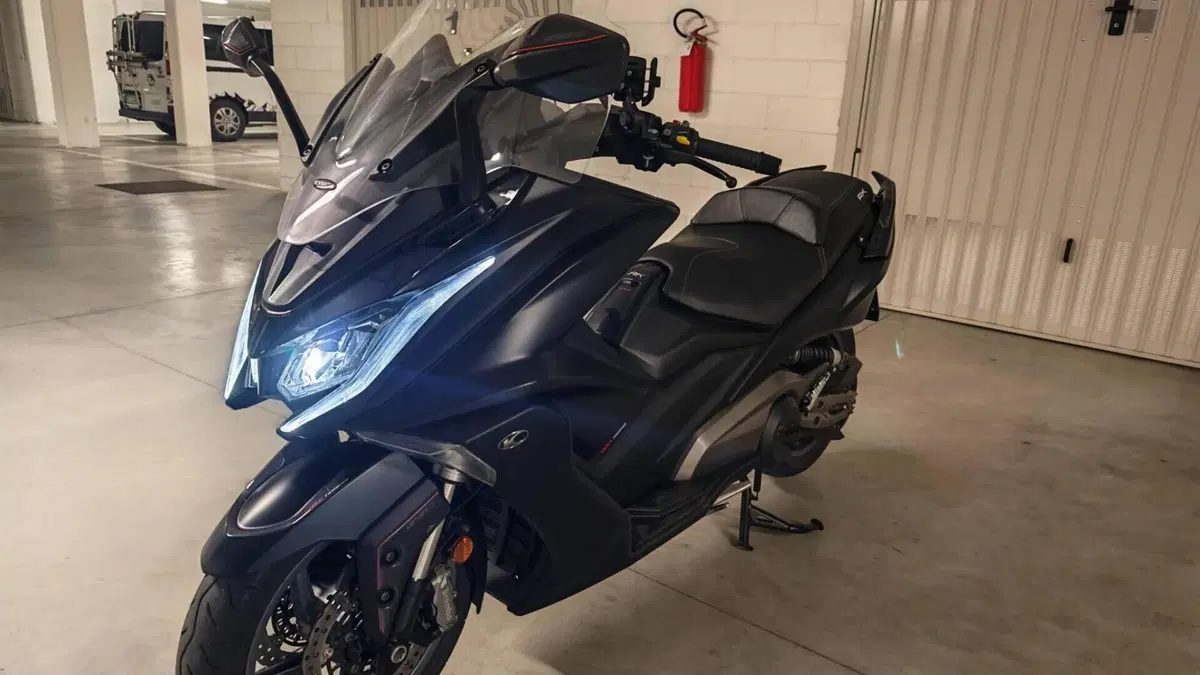Kymco AK 550 ETS (2021 - 26)  (2)