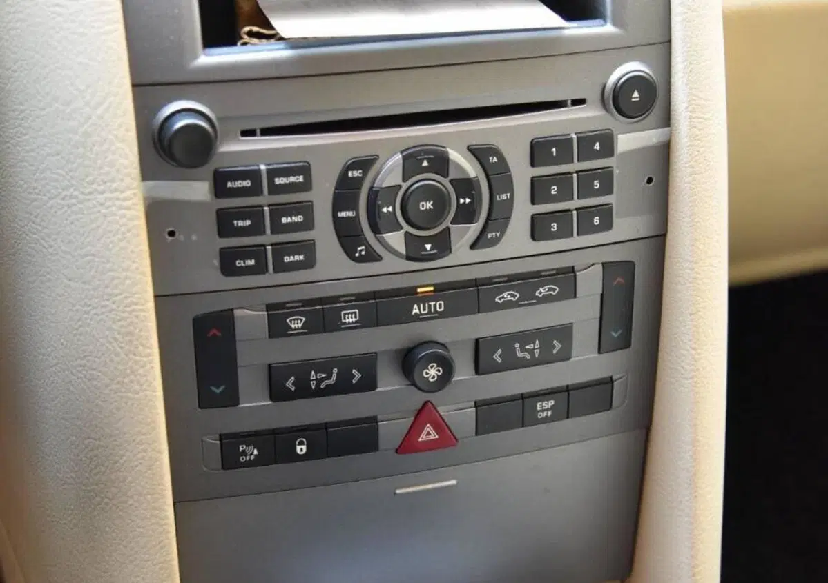 Peugeot 407 2.0 HDi Executive (11)
