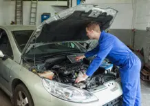 Auto elettriche, il conto delle riparazioni che nessuno ti racconta: costano il 20% in più