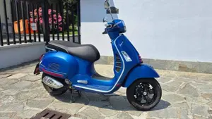 Vespa GTS 300 Super Sport Hpe (2021 - 22)  (9)